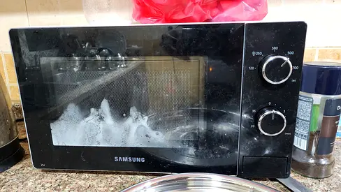 Samsung Microwave in Great Working Condition