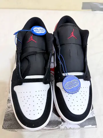 Air Jordan 1 Low SE Black Toe
