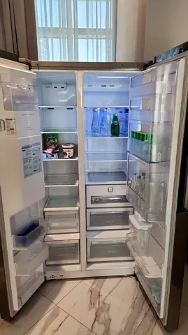 LG: Two Door Fridge