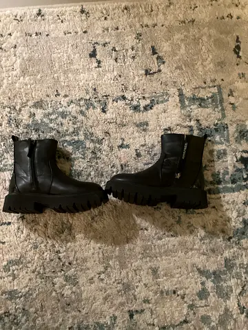 Black leather boots tween girl size 1 (uk)