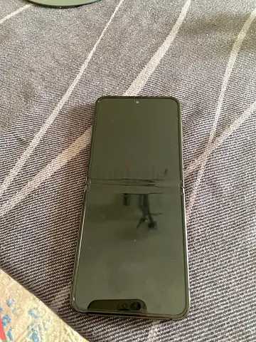 Samsung Galaxy Z Flip - Compact and Stylish