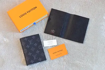Lv Passport cover black