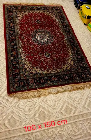 Elegant Red Persian Rug 100 x 150 cm in Immaculate Condition. AED 990 Only. Free Delivery!