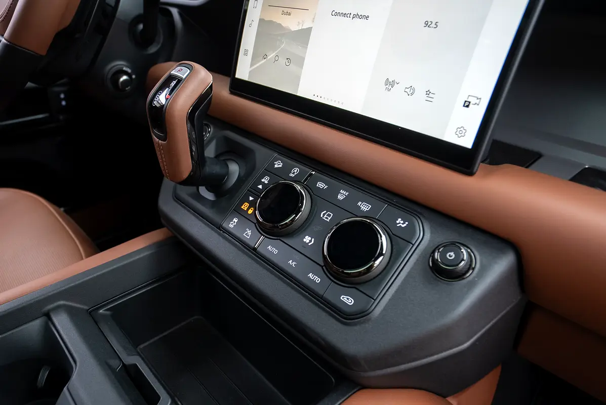 Land Rover Defender 2025