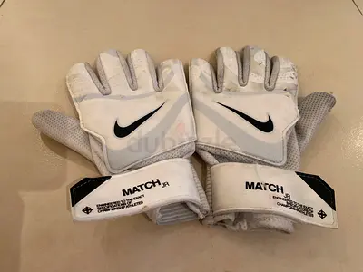 Glovs  for football