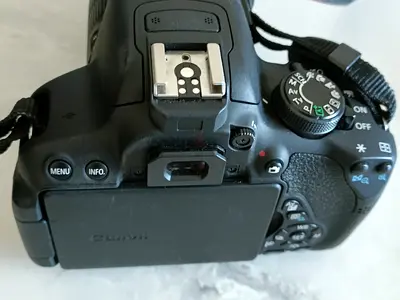 Canon DSLR camera with zoom lens for sale