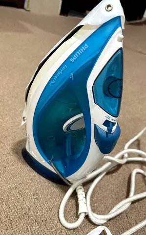 philips iron with big wide ironing board -90 aed