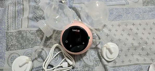 Selling Luvlap dual electric breastpump. Free Breastmilk storage bags