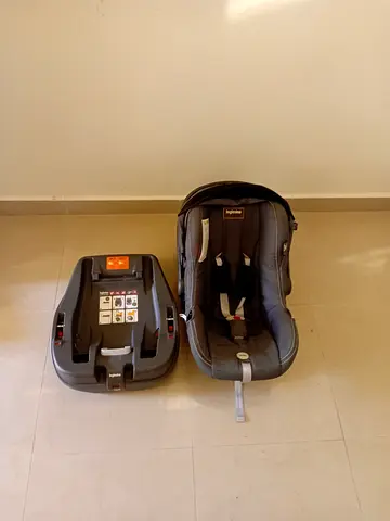 Inglesina Huggy infant car seat. Made in italy.