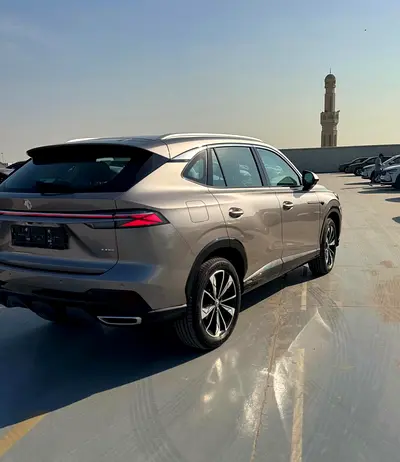 MG HS 2.0T LUX 2025