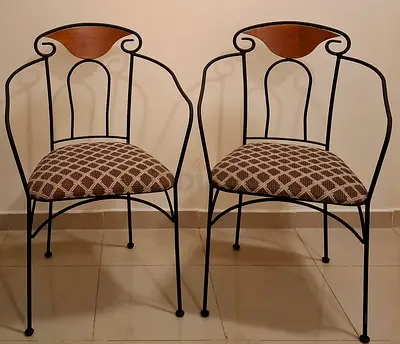 2 Elegant Chairs ٢ كرسي أنيق