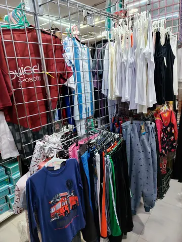 Heavy-Duty Double-Sided Metal Grid Clothing Display Rack