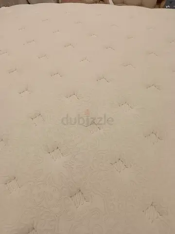 Elegant White Mattress with Intricate Patterns