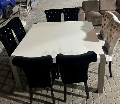 Dining table good condition