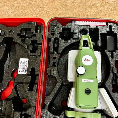 Leica Compact Iron with Accessories