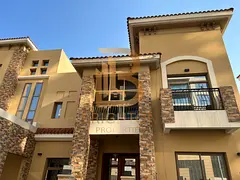 5 BR Villa in Luluat Al Raha: Private Pool &amp; Sea View