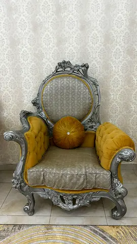 طقم كنب كلاسيك ملكي فاخر – بيع كامل الطقم
Royal Classic Sofa Set – Full Set for Sale