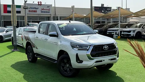 تويوتا هايلكس SR5 – فورويل – موديل 2021 – مواصفات خليجية – بحالة ممتازة – نقدًا أو تمويل بنكي