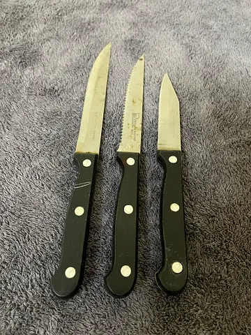 Set of 3 Kitchen Knives +2