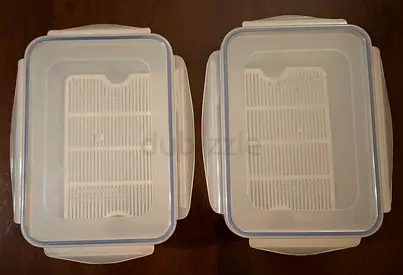 2 Big Tupperwares Microwave Safe ٢ حاوية قياس كبير