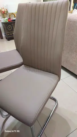 6-seater dining table for sale