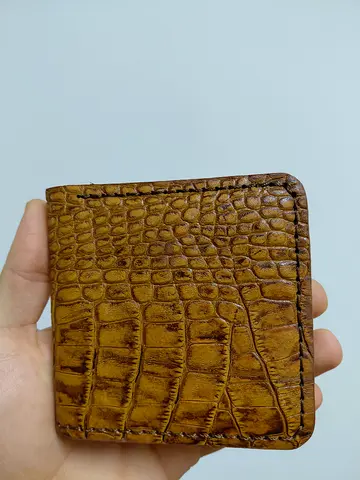محفظه رجاليه مصنوعه يدويا من جلد التمساح