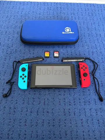 Nintendo switch LCD screen with carrying case and 2 included games and extra screen protector