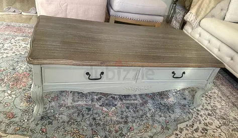 Elegant Vintage Coffee Table with Drawers
