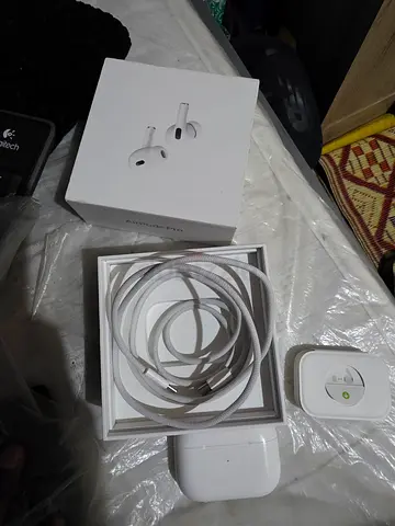 Apple AirPods with Charging Case - Excellent Condition