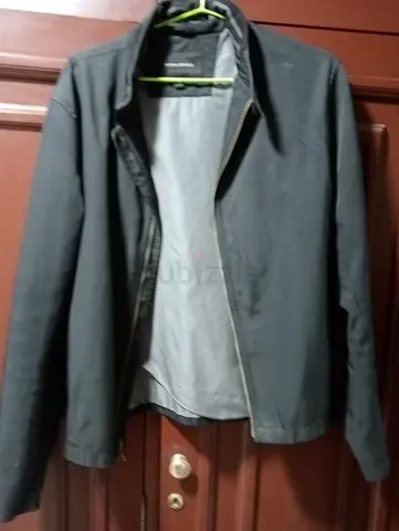 Men jacket size small 35 dhs