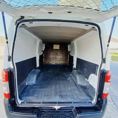 2015 Nissan URVAN — фото 3