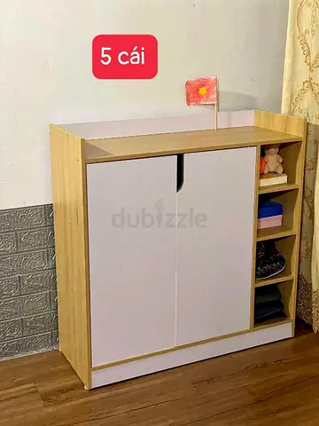 Stylish Sliding Door Cabinet with Shelves