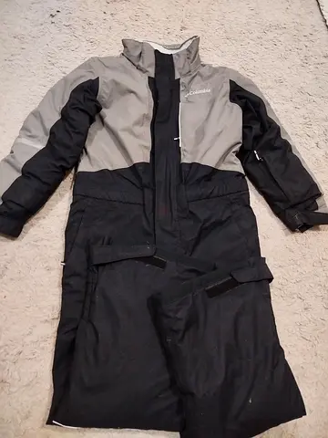 Columbia Winter sut  - Perfect for Cold Weather Adventures size 8