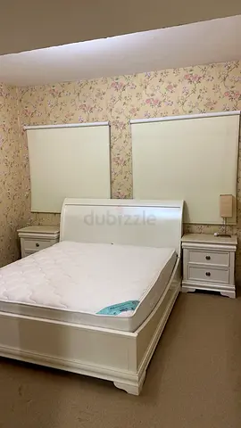 Elegant White Bedroom Set with Nightstands