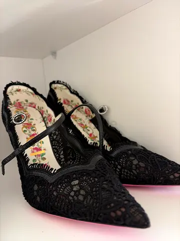 Authentic gucci shoes