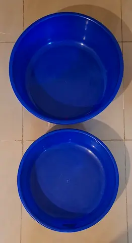 2 Bowls Medium and Large Size ٢ طشت قياس وسط وكبير