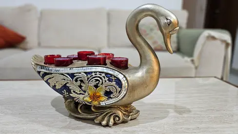 Elegant Decorative Swan Candle Holder (lifestyle polyresin)