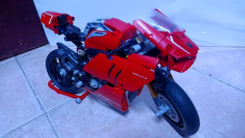LEGO Technic Ducati Panigale V4 R Motorcycle 42107