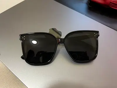 No brand sunglasses