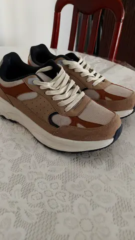 Casual shoes