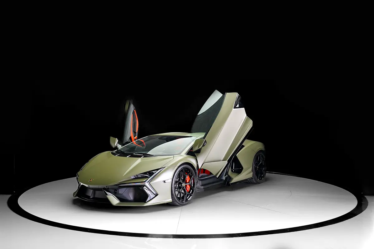 Lamborghini Revuelto 2024 — photo 1 of 12