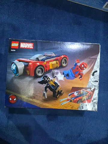 LEGO Marvel Spiderman Set with Car and Villan Venomized Wolverine Figures