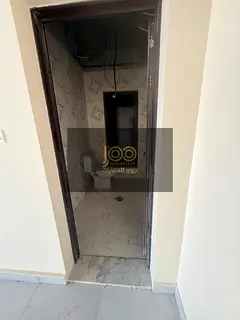 Available for annual rent in Umm Al Quwain, Al Huboob area. A shop with a bathroom. Price: 35,000 (4