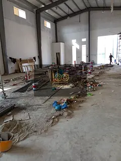 For rent: Spacious warehouse with enclosure, plus five rooms and four bathrooms in Umm Al Thu'ub