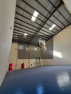 Warehouse for rent in Umm Al Quwain, area 2,700 sq ft, electricity 14 kW, rent 80,000 dirhams in 3 i