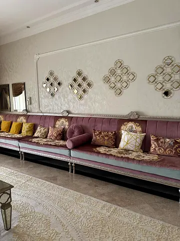 Elegant Vintage Sofa with Decorative  Cushions
