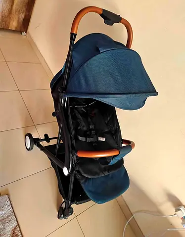 Moon Sturdy and Stylish Lightweight Stroller