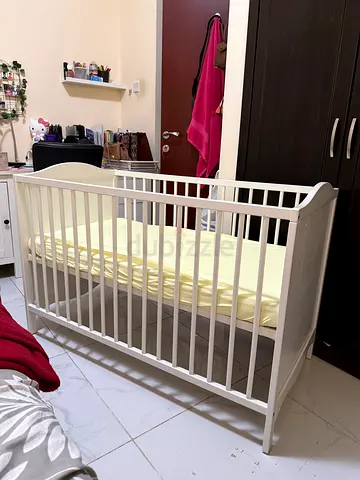Essential Baby Crib for Comfortable Sleep