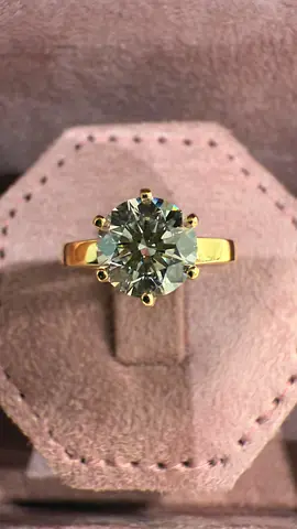 Gold Ring with 2.30ct CVD Diamonds - E/ F Color, VVS-VS | Certified