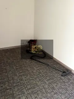 Here’s the English version: A shop with an area of 810 sq ft. Price: 65,000 in four installments, 